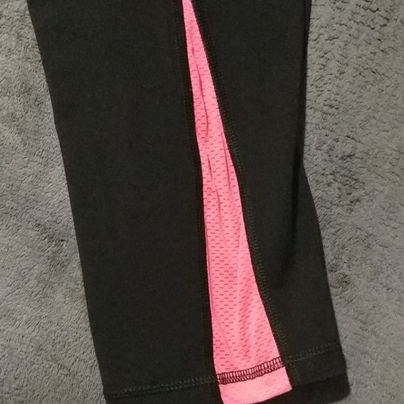 Old Navy Large Tall Capri workout pink - Picture 5 of 6